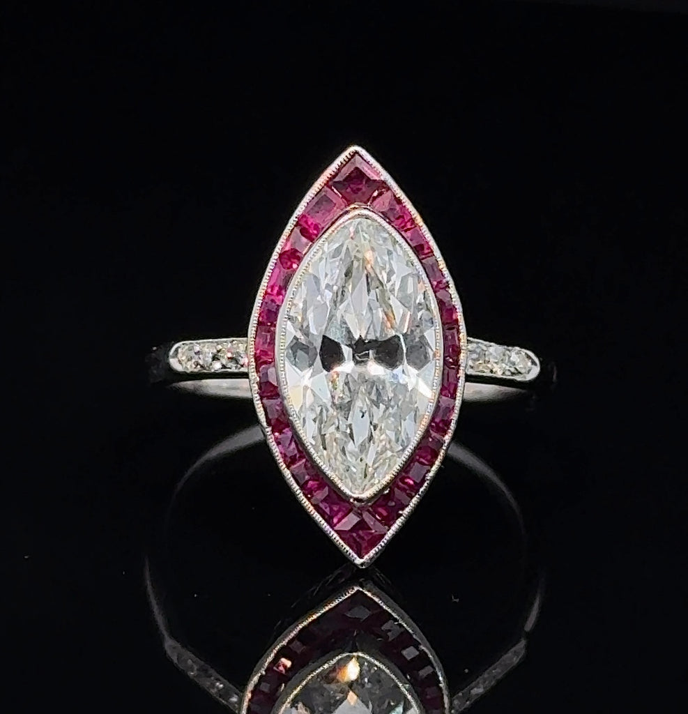 Bague Art Déco Marquise En Or 18k Avec Diamant Et Rubis Calibrés - Années 1920 - Taille 52 - Occasion Rare
