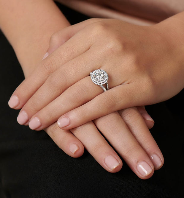 Gorgeous 4 Prong Round Cut Simulated Diamond Wedding Ring Set